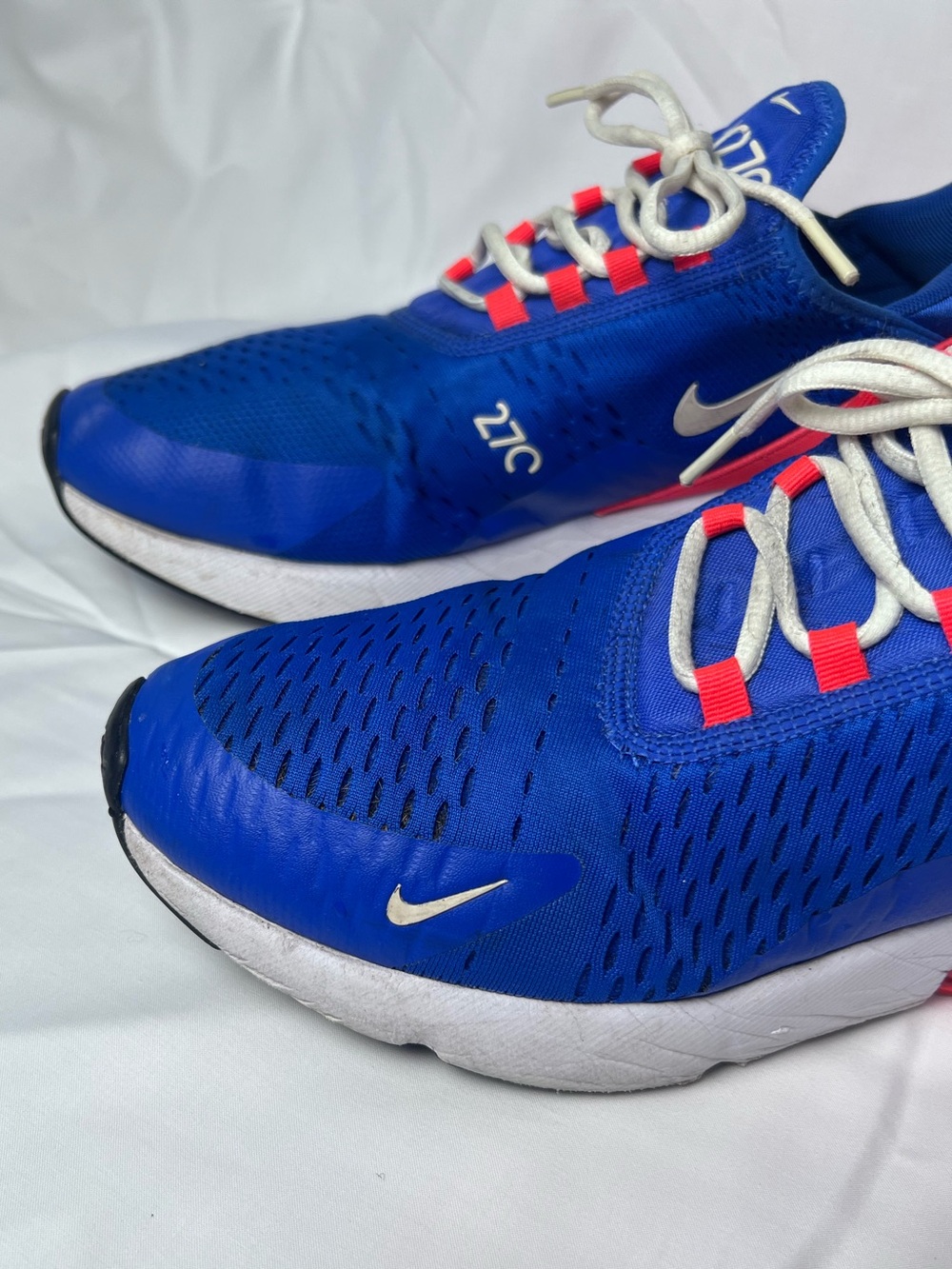 Nike Air Max 270 Athletic Shoes in Blue with Red Accents - Picture 5 of 8